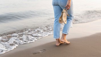 Kodėl naudinga vaikščioti basomis?