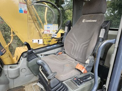 Liugong CLG915D 15 Ton Excavator - Image 8