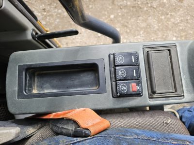 Liugong CLG915D 15 Ton Excavator - Image 11