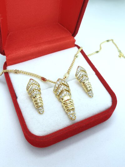 Set pandantiv si cercei placat cu aur galben 14k