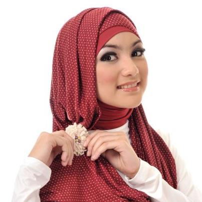 Makin Cantik dengan Bros Jilbab