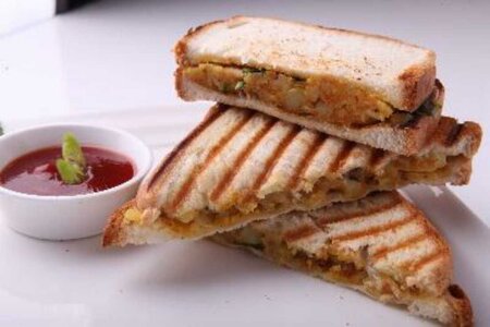 Aloo Sandwich-आलू सेन्डविच 1 aloo sandwich