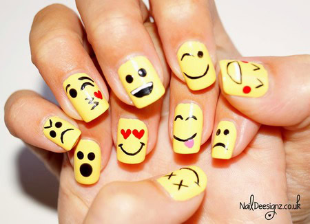 Nail Art Emoticon Smartphone, Lucu!