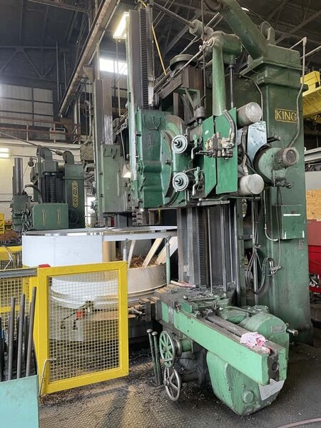 Large scale machining - king turning mill