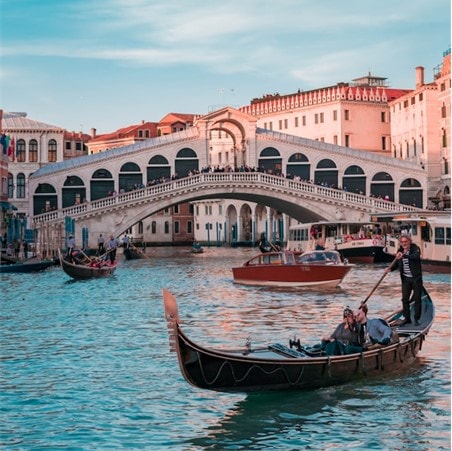 Anne Deane and Carl Deane Discuss Who and When to Tip While Traveling Abroad