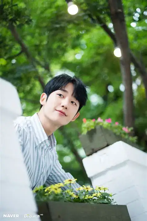 Jung Hae In Gilss