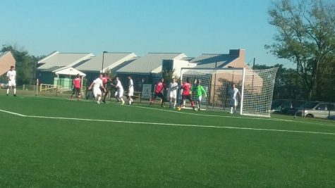 The Rams defend a corner kick by the Warriors.