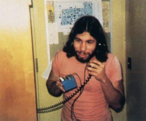 Steve Wozniak telefoniert mit einer "Blue Box"