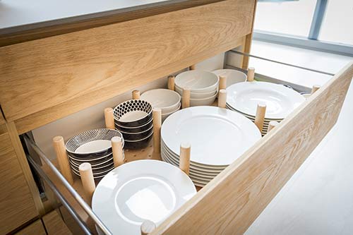 Kitchen Dish Drawer Systems Guide - Why Store Plates in Drawers