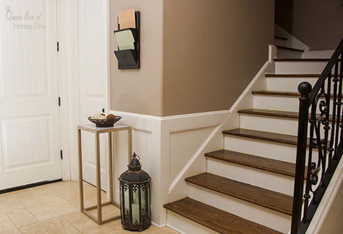 Easy Way to Make a Marble Accent Table #DIY #furniture #queenbeeofhoneydos