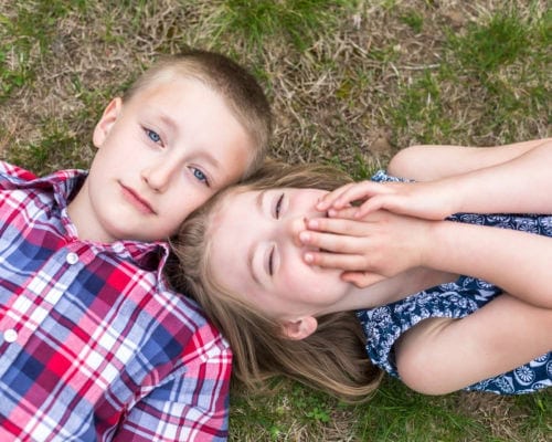 family photography spring Simsbury ct family of five red and blue color scheme brother and sister