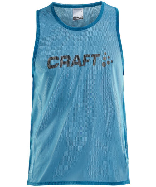 Functional mesh vest with tight fit that keeps you cool when the team splits into smaller groups during practice or warm-ups.