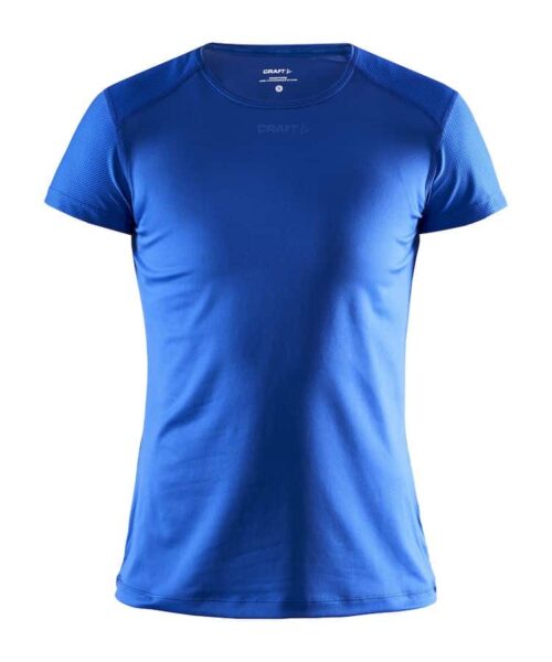 Geavanceerd nauwsluitend trainingsshirt voor dames van zacht gerecycled polyester met efficint vochttransport voor intensieve dagelijkse training. Dit shirt met een strakke pasvorm is voorzien van mesh details voor extra ventilatie en heeft het een Craft logo aan de voorkant en het logo met zes stippen aan de achterkant.