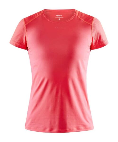 Geavanceerd nauwsluitend trainingsshirt voor dames van zacht gerecycled polyester met efficint vochttransport voor intensieve dagelijkse training. Dit shirt met een strakke pasvorm is voorzien van mesh details voor extra ventilatie en heeft het een Craft logo aan de voorkant en het logo met zes stippen aan de achterkant.