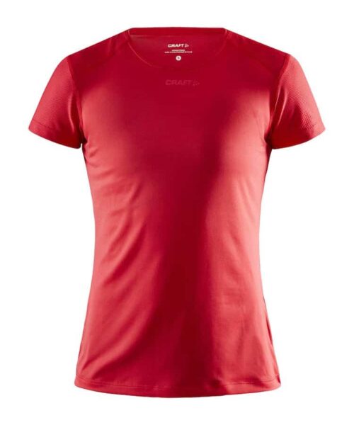 Geavanceerd nauwsluitend trainingsshirt voor dames van zacht gerecycled polyester met efficint vochttransport voor intensieve dagelijkse training. Dit shirt met een strakke pasvorm is voorzien van mesh details voor extra ventilatie en heeft het een Craft logo aan de voorkant en het logo met zes stippen aan de achterkant.