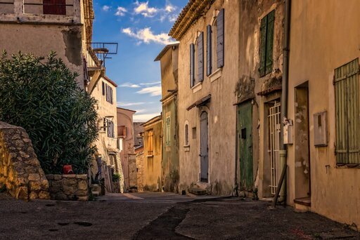 alley, historic center, historically