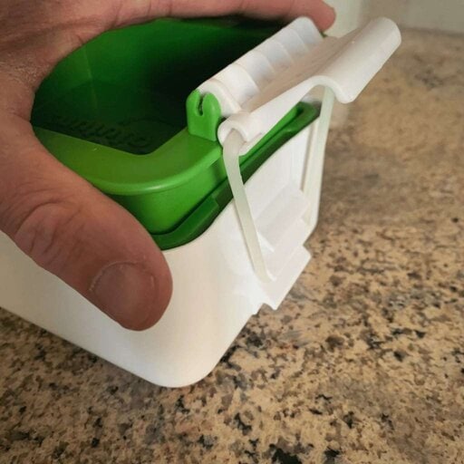 Select the level of compression you want to press water out of the tofu by placing the silicone straps on each side into one of the side notches