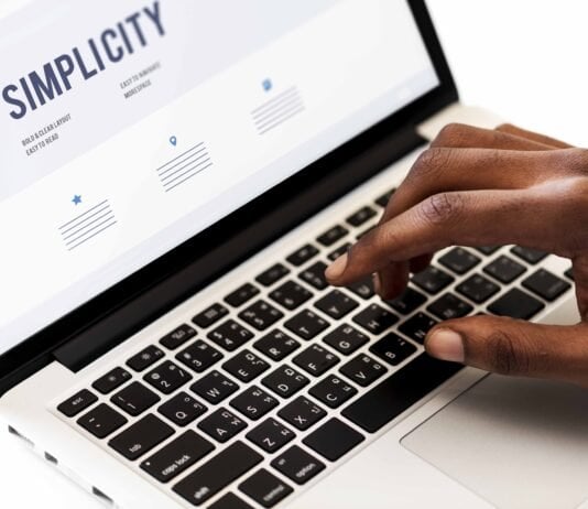 Découvrez pourquoi un site internet professionnel est devenu indispensable pour les entreprises sénégalaises. Visibilité, crédibilité, acquisition de clients et développement commercial : tous les avantages d'un site web performant.