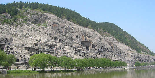 Longmen Mağaraları yi nehri
