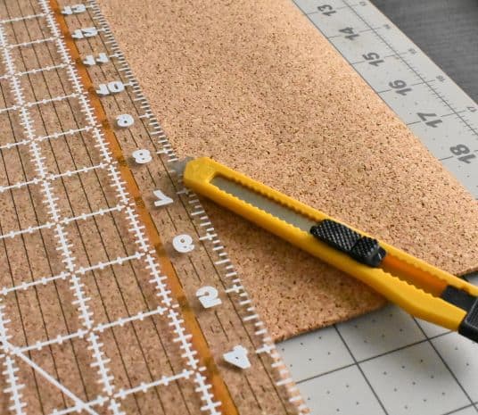 razor, cutting mat, clear ruler for cutting cork