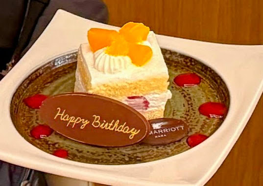 ラウンジでのショートケーキ
