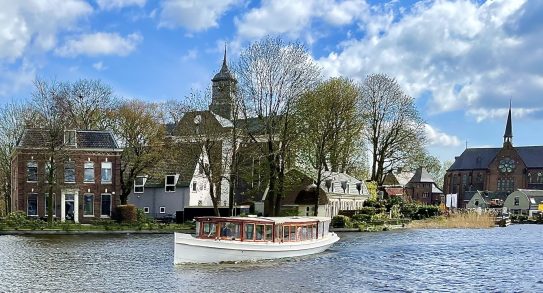 ouderk-en-ronde-hoep-boot-huren Salonboot huren Ouderkerk en Amstel