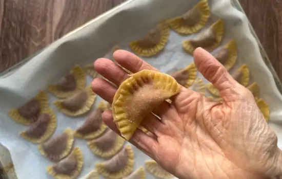 CASUNZEI AMPEZZANI (BEET RAVIOLI WITH POPPY SEEDS)