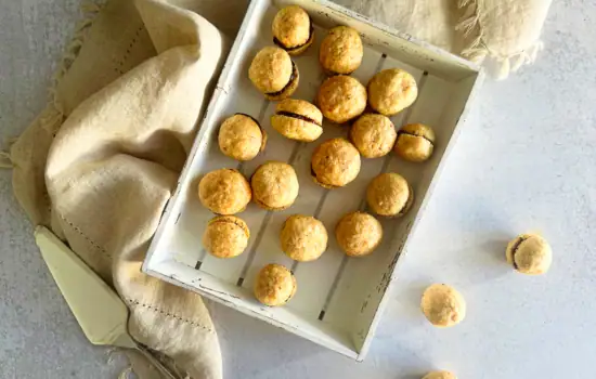 Baci di Dama (Italian Hazelnut Cookies)