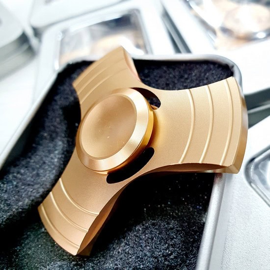 Hand Spinner de ferro –  anti stress DOURADO   cruce