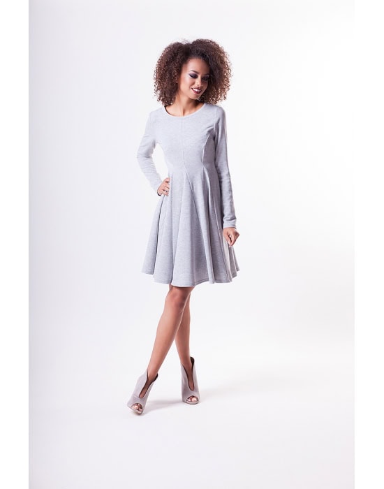 rozkloszowana-sukienka-w-kliny