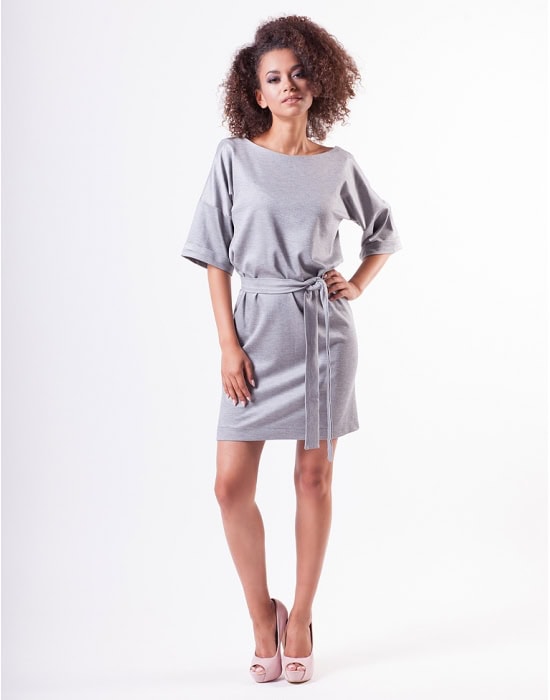 sukienka-przewiazywana-w-pasie