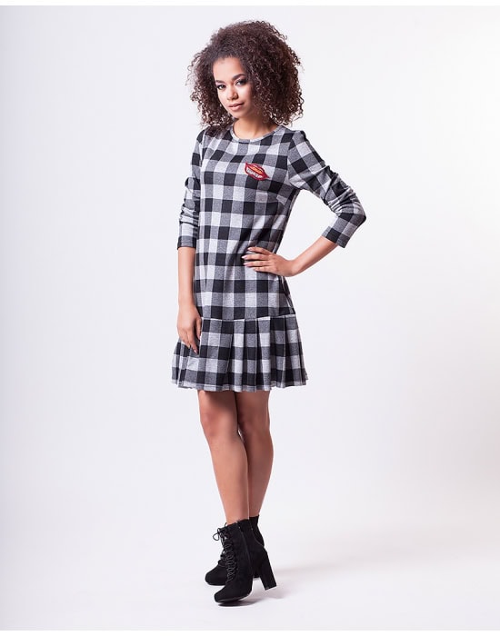 sukienka-w-krate-z-plisowanym-dolem