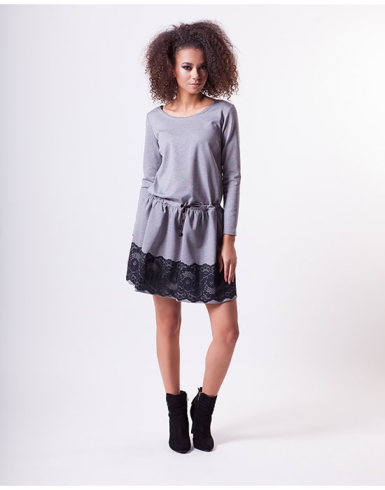 sukienka-z-koronkowym-zakonczeniem