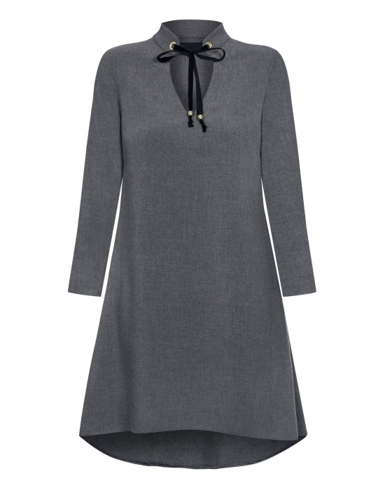 trapezowa-sukienka-z-chokerem