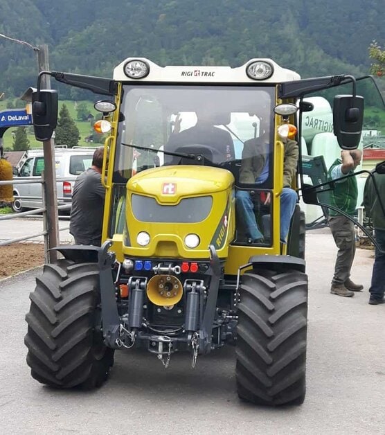 Neue Wege in der Landwirtschaft 1 Elektrischer Traktor Rigitrac von Sepp Knüsel AG