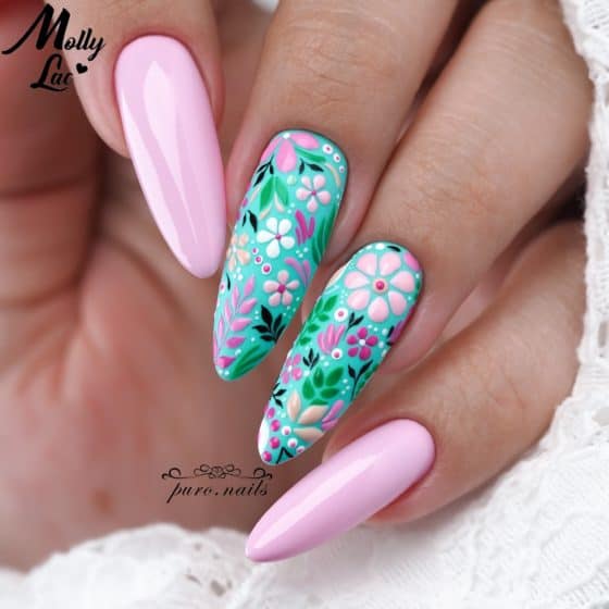 różowo zielony manicure hybrydowy z kwiatkami