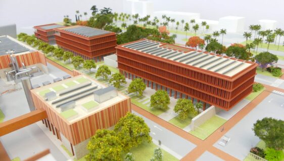 Vue approchée des bâtiments bureaux de la station d'épuration de Nice Haliotis II