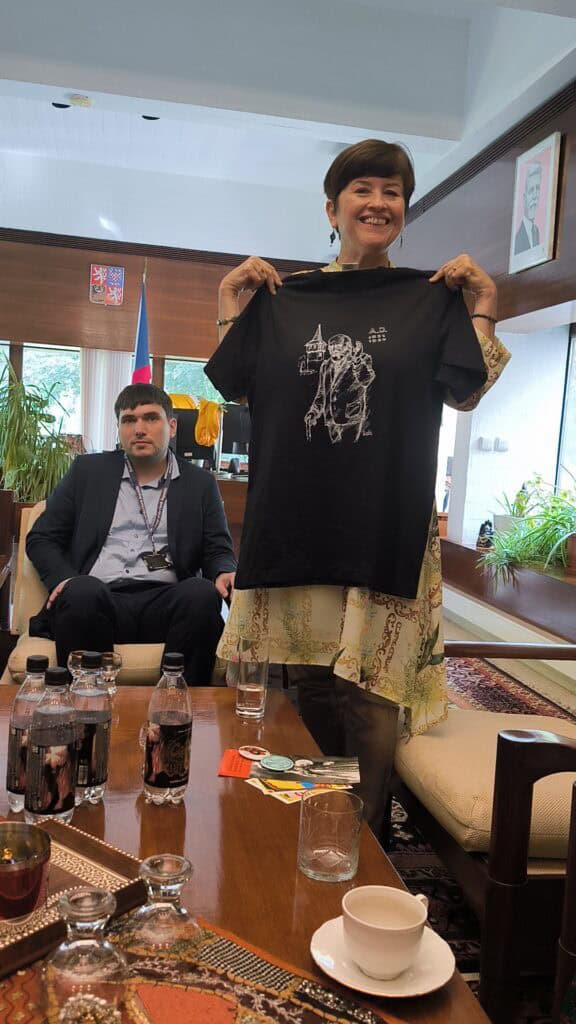 Z audience české delegace u paní velvyslankyně na české ambasádě v Novém Dillí