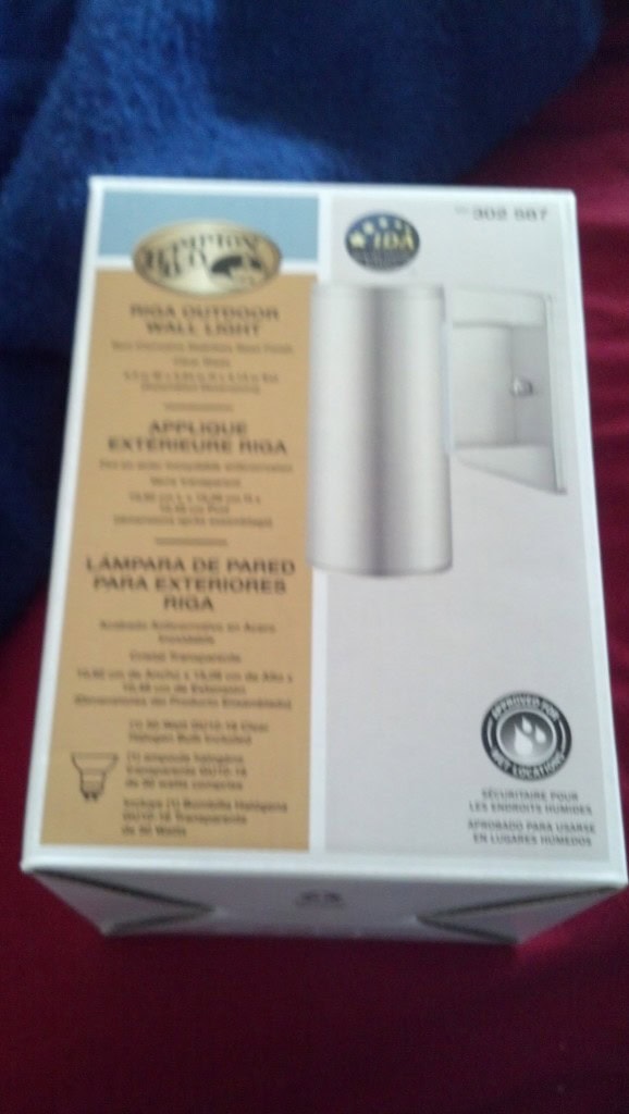 I also picked up my patio lights, they are simple anc clean, hopefully matching the rest of the design :)