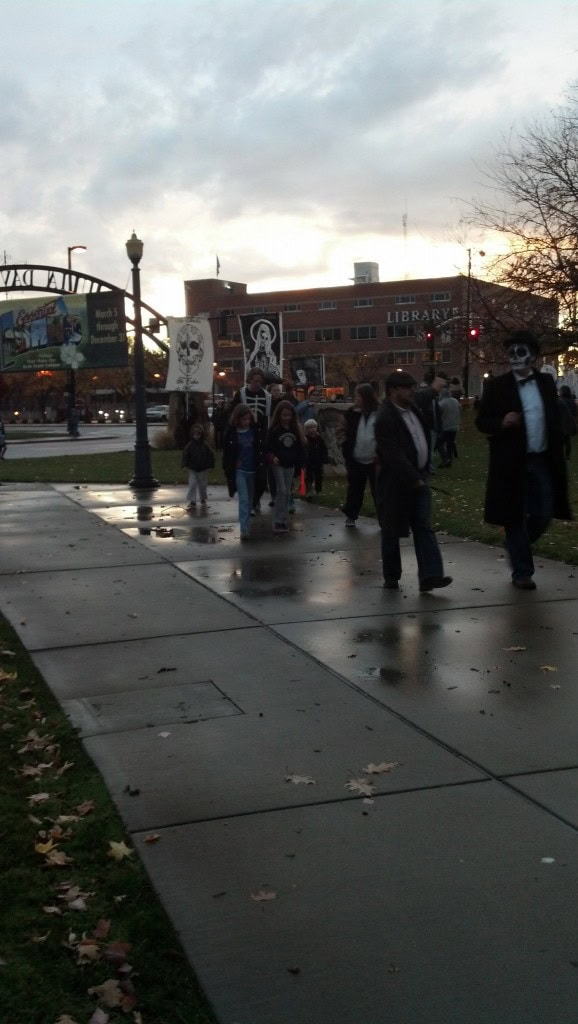 The Día de Muertos parade got a little rained out but we still showed!  We had a great time at the museum, I'm going to have to make a trip back some day soon to look at the stuff we missed, I was happy to see we still have the two headed calf that haunted my dreams when I was young. :)