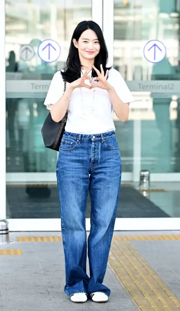 Shin Min Ah airport fashion