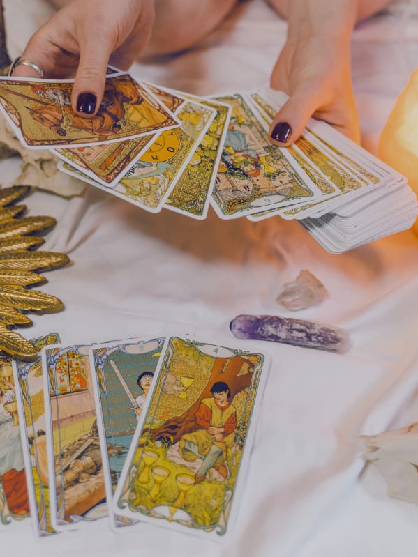 11 conseils pour créer des liens avec votre jeu de tarot (connectez-vous avec vos cartes)