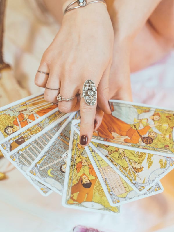 11 conseils pour trouver un lecteur de tarot qui vous convient