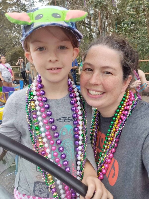 mom and daughter at mardi gras
