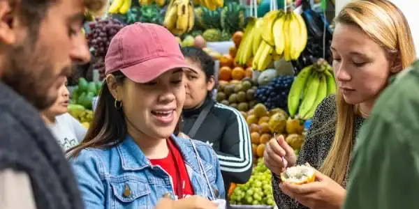 Street Food y tabernas antiguas en el centro de Lima