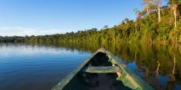 Exploración Amazónica: Delfines, Naturaleza y Cultura Yagua