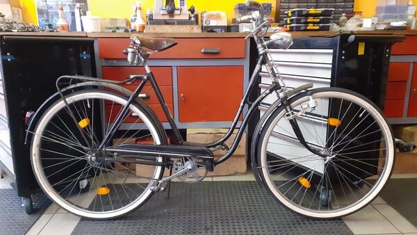 Gut erhaltenes und komplett überholtes Damenrad von Bismarck(Baujahr 1956)