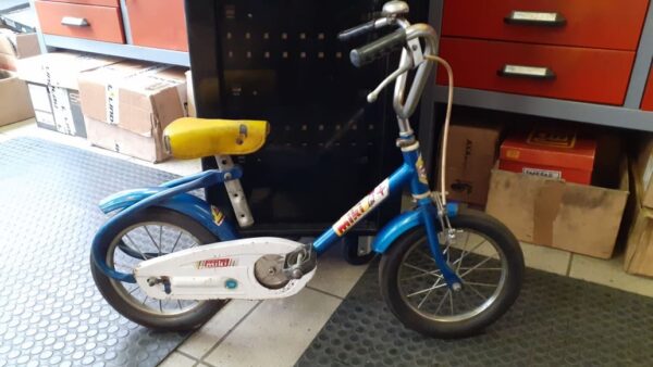 Kinderrad Miki mit Vollgummireifen und Rücktritt