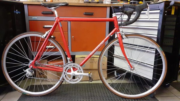 Rennrad von Hercules mit Titanal-Rahmen und Campagnolo-Ausstattung