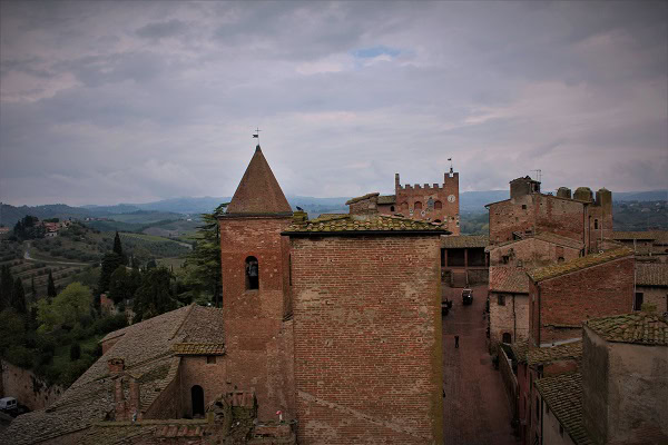Вид на Чертальдо с башни дома Бокаччо